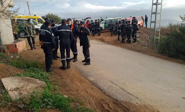 قوات الدرك والدفاع المدني أمام منزل الطفل يانيس