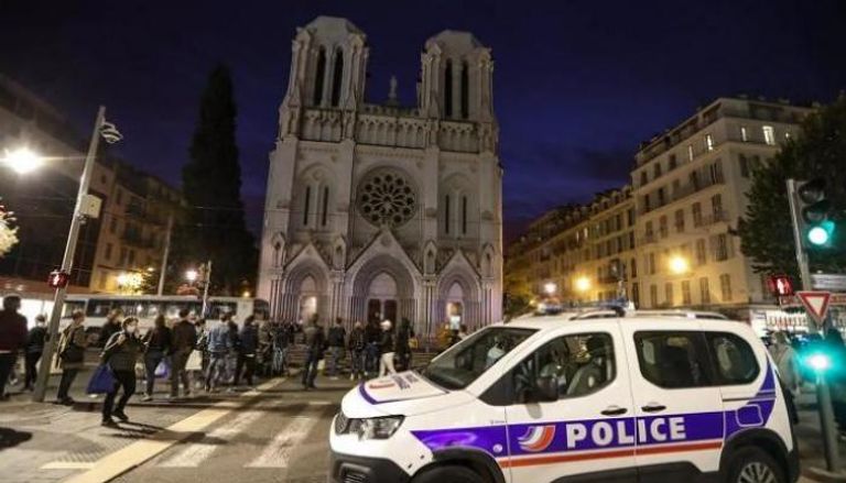 الشرطة الفرنسية في موقع حادث كنيسة في نيس
