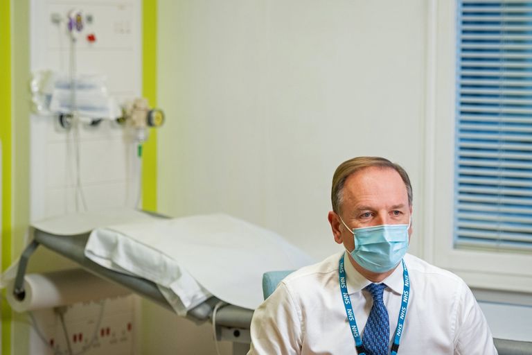 أحد مراكز التطعيم ضد كورونا في بريطانيا