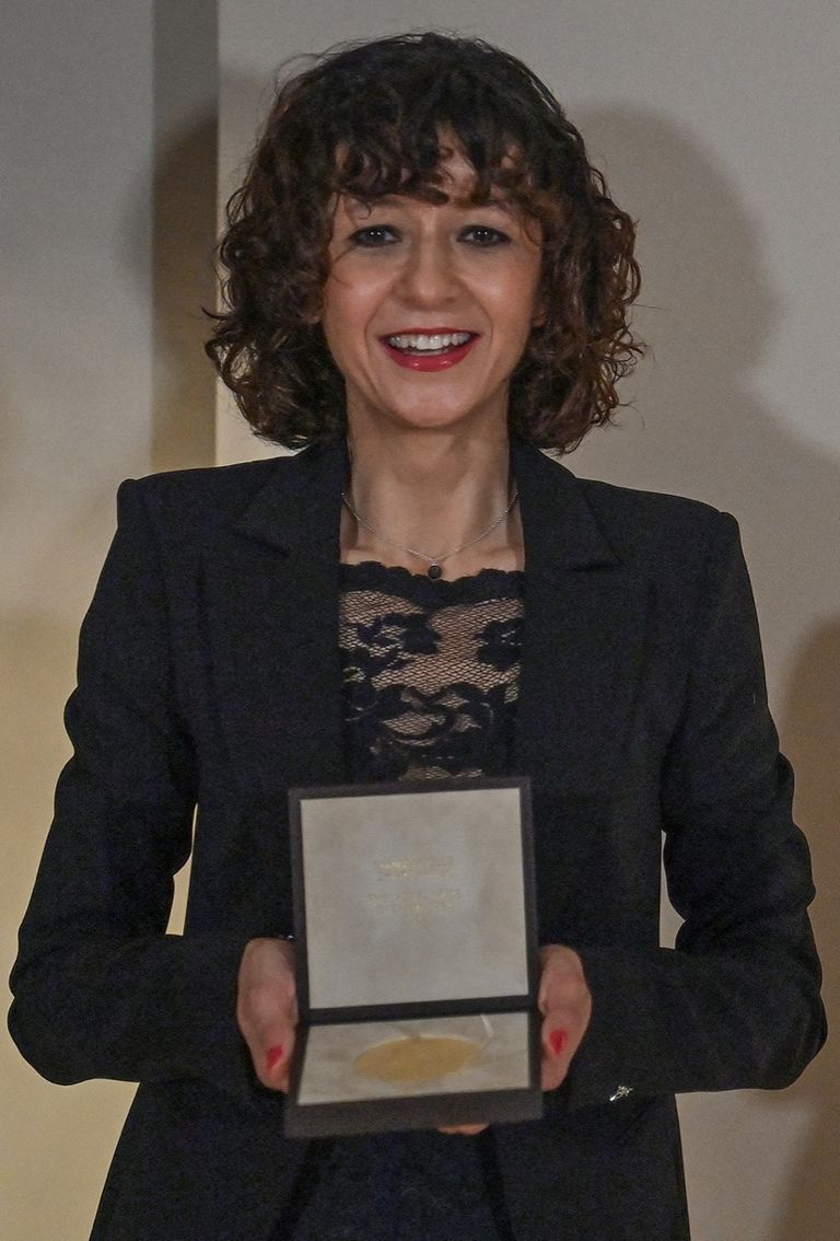 إيمانويل شاربانتييه خلال تسلمها جائزة نوبل في الكيمياء