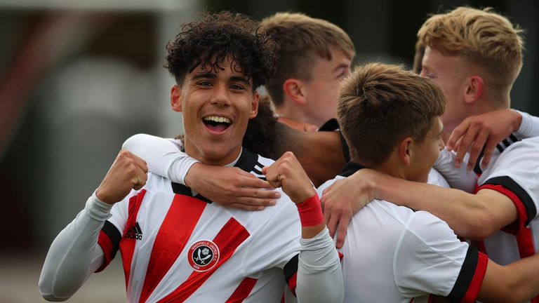 العياري بقميص شيفيلد يونايتد