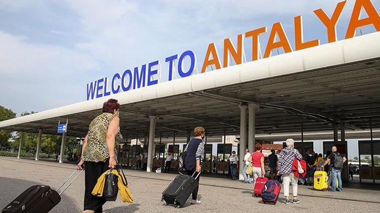 مطار أنطاليا الذي اعتقل منه المواطن الألماني