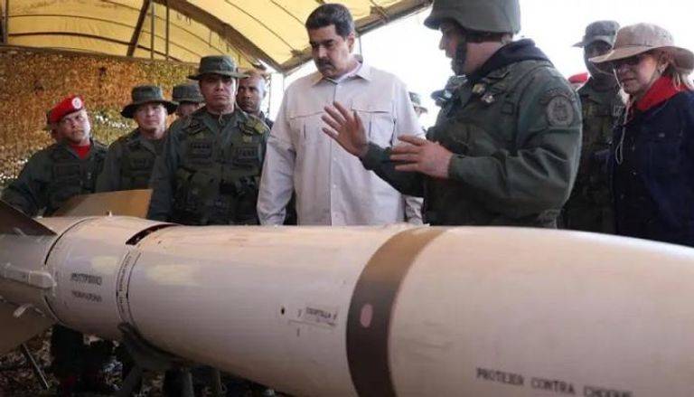 نيكولاس مادورو خلال تدريب عسكري - بيزنس إنسايدر