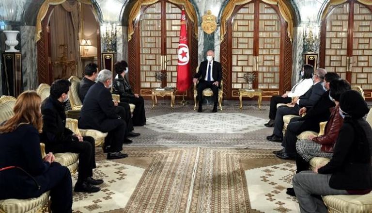 الرئيس التونسي خلال اجتماعه بنواب الكتلة الديمقراطية