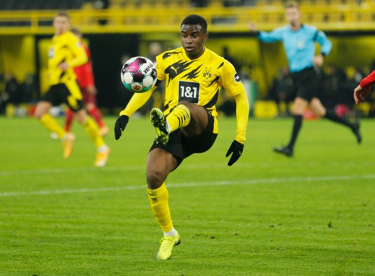 يوسوفا موكوكو موهبة بروسيا دورتموند يدخل تاريخ دوري أبطال أوروبا