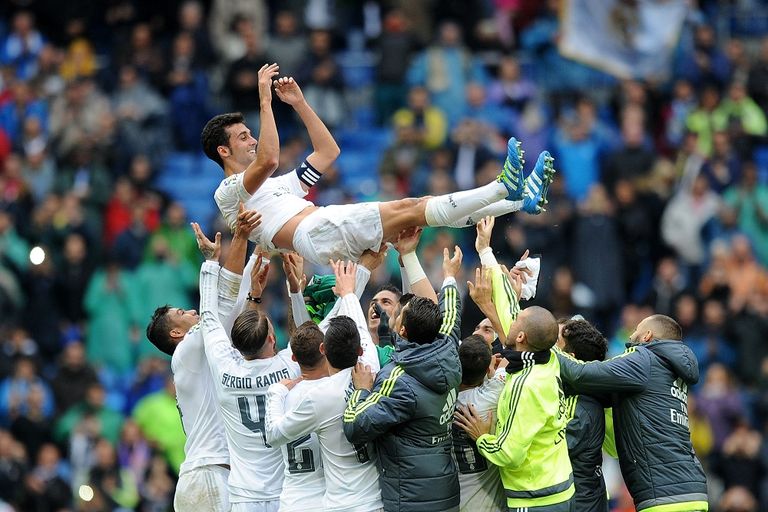 ألفارو أربيلوا مع ريال مدريد إدجار ديفيدز نجم منتخب هولندا الأسبق