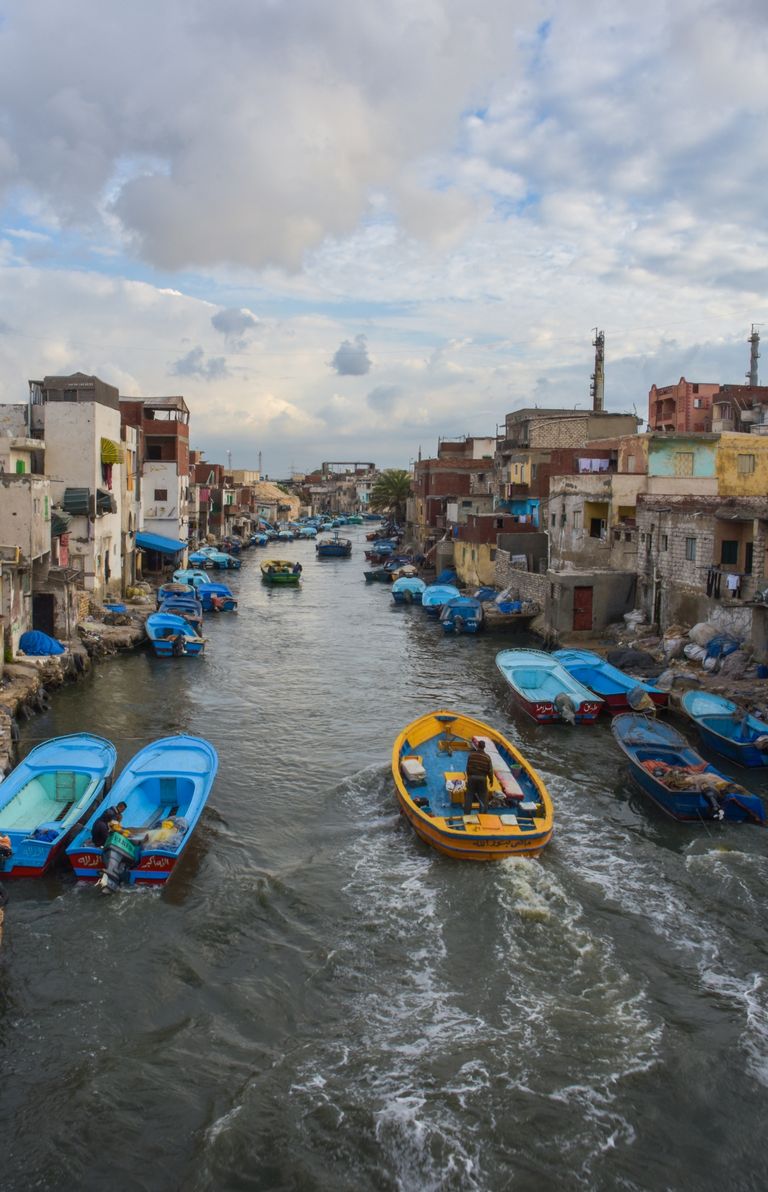 قوارب تقطن فوق بحر المكس