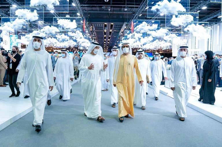 الشيخ محمد بن راشد آل مكتوم نائب رئيس دولة الإمارات رئيس مجلس الوزراء حاكم دبي، يتفقد أجنحة معرض جيتكس العالمي 2020.