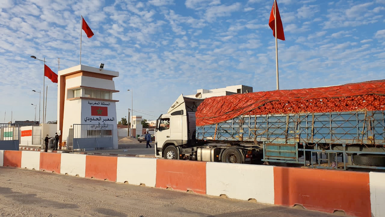 معبر الكركرات من الجانب المغربي العاهل المغربي الملك محمد السادس