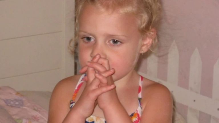 طفلة تعاني من متلازمة ريت - تعبيرية متلازمة ريت تؤثر على النطق والمهارات الحركية