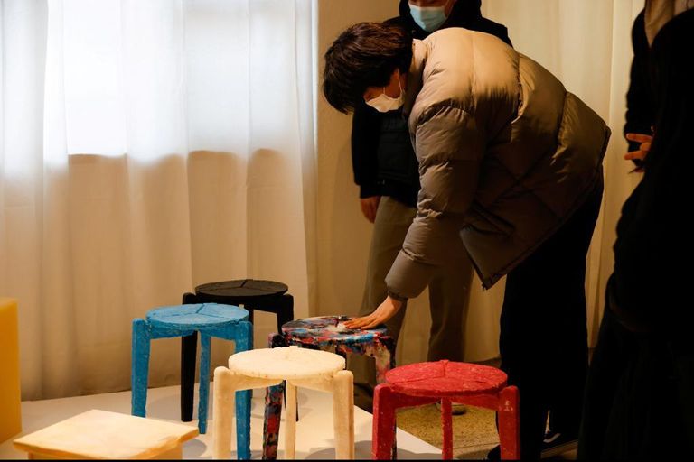 طالب كوري يعيد التدوير في زمن كورونا