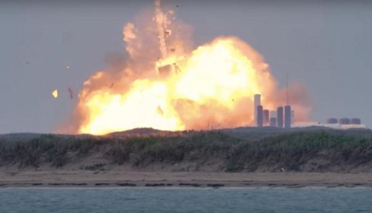 انفجار صاروخ ستارشيب التابع لشركة سبيس إكس 