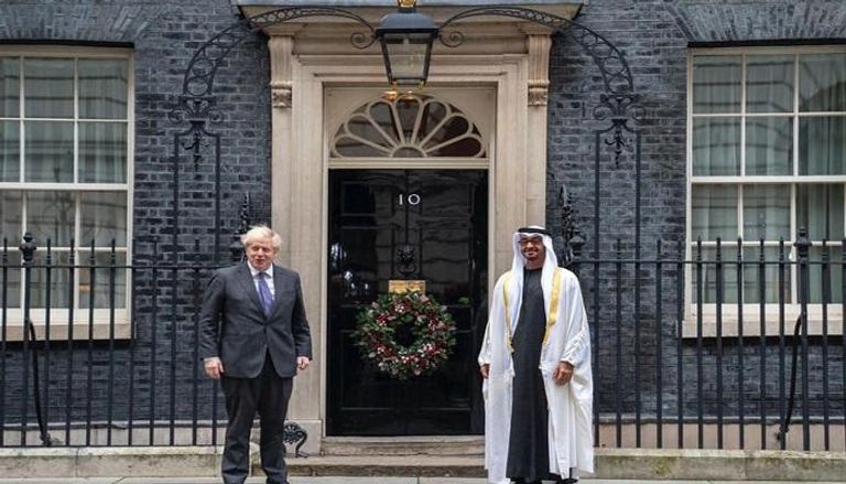 جانب من لقاء ولي عهد أبوظبي ورئيس وزراء بريطانيا