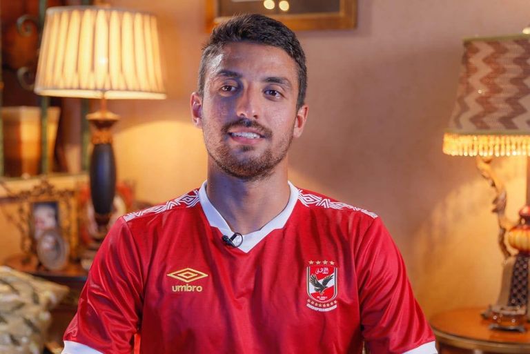 طاهر محمد طاهر لاعب المقاولون العرب السابق، والمنضم لنادي الأهلي المصري رمضان صبحي