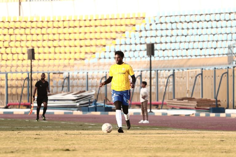 الأنجولي آري بابل المنضم لفريق الإسماعيلي رمضان صبحي