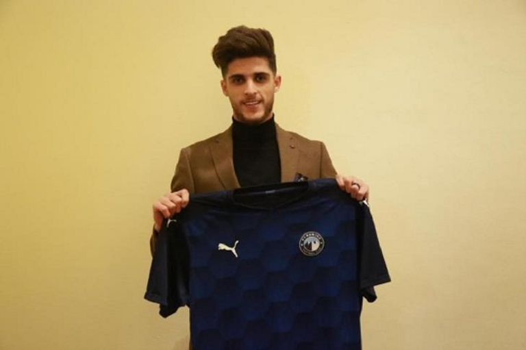 أحمد الشيخ لاعب الأهلي السابق ونادي فريق بيراميدز الحالي رمضان صبحي