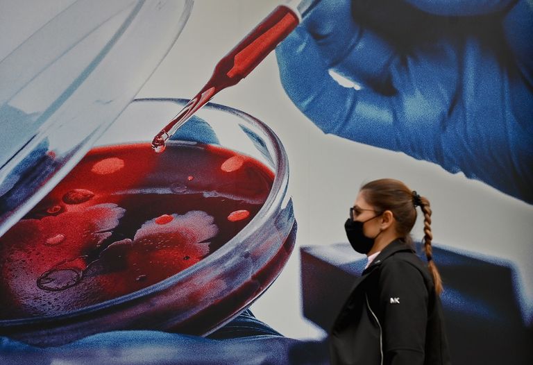 كورونا يصيب 70 مليونا و720 ألفا و814 شخصا حول العالم