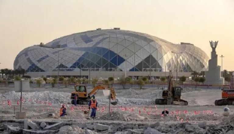 جانب من أعمال بناء ملاعب كأس العالم في قطر 