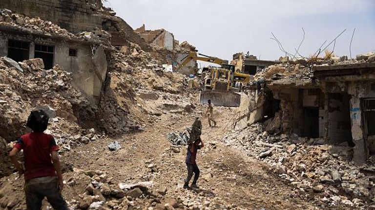 أطلال تروي معركة الموصل جامع النوري الكبير في الموصل بعد تفجيره من قبل داعش - أرشيفية