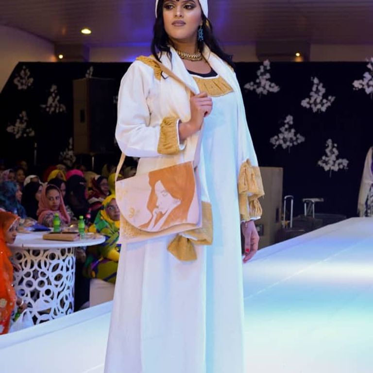 جانب من أحد عروض الأزياء في السودان