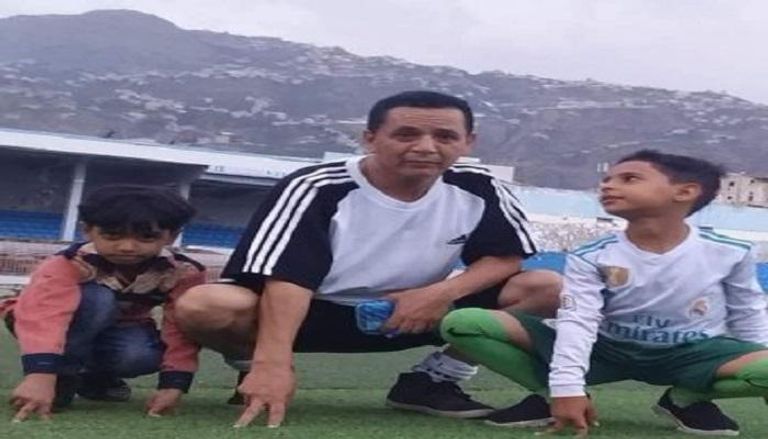 ناصر الريمي لاعب نادي طليعة تعز السابق ونجله