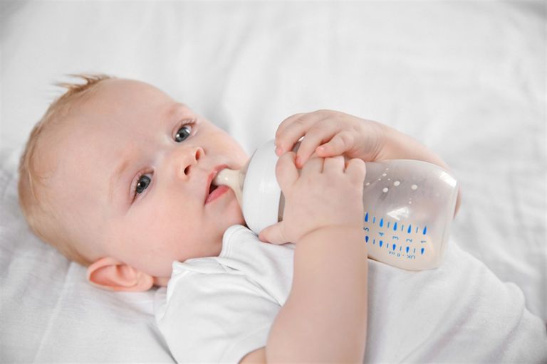طريقة تغذية الأطفال الرضع - تعبيرية