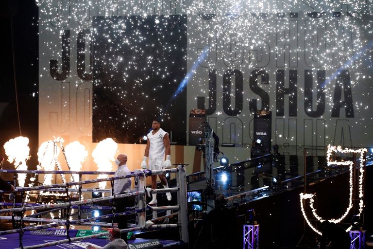 الملاكم أنطوني جوشوا يهزم البلغاري كوبرات بوليف 