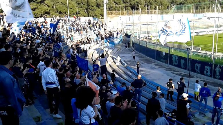 جماهير فيديليس أندريا جمهور برشلونة يقتحم