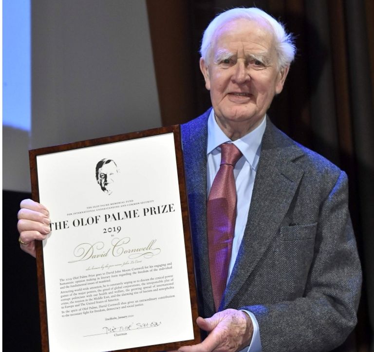  الكاتب البريطاني جون لو كاريه