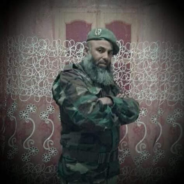 صورة يوسف بلباس الجيش الجزائري الفارس الجزائري على جواده