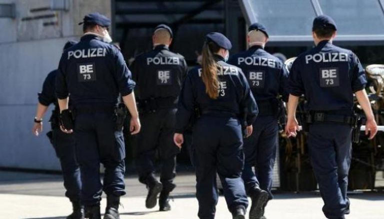 عناصر من الشرطة النمساوية تداهم مواقع الإخوان