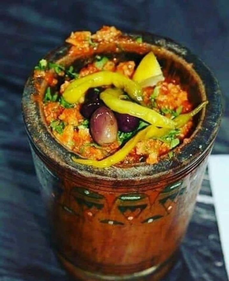 طريقة إعداد أكلة الزفيطي الجزائرية أكلة الزفيطي الجزائرية.. طقوس خاصة من التحضير إلى الديكور