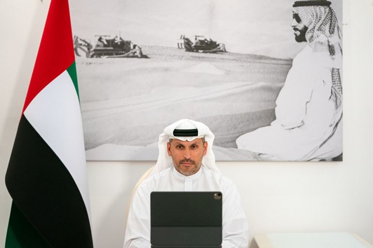 الشيخ حمدان بن زايد آل نهيان خلال الاتصال المرئي