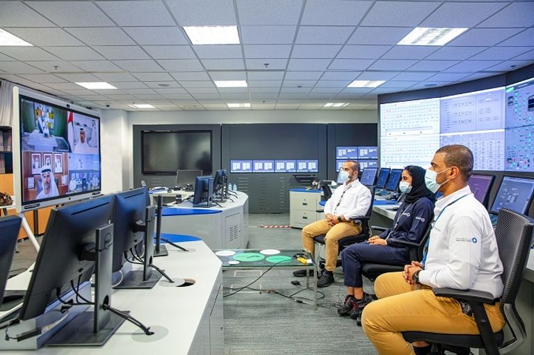 الشيخ حمدان بن زايد آل نهيان خلال الاتصال المرئي