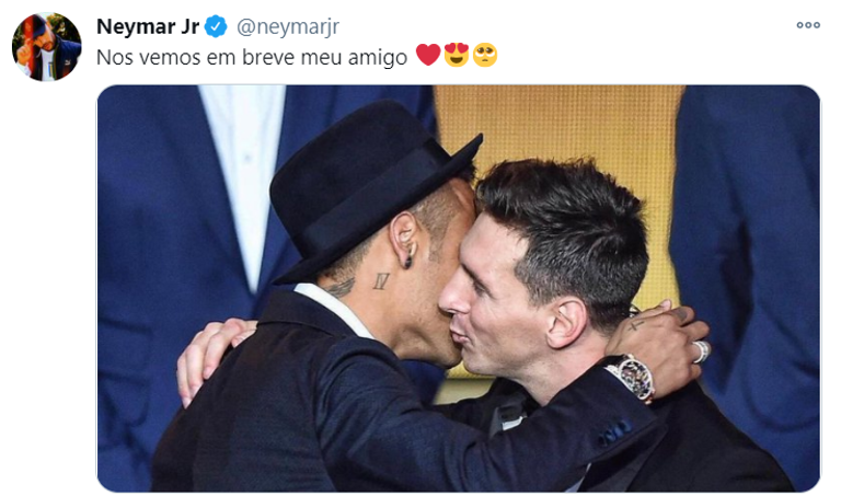 تغريدة نيمار دا سيلفا، نجم باريس سان جيرمان الفرنسي، عبر حسابه الرسمي على"تويتر"  حول صورة تجمعه بميسي، معلقا عليها: "أراك قريبا يا صديقي". ليونيل ميسي ونيمار دا سيلفا