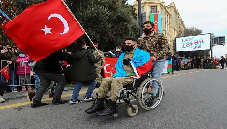 جندي من أذربيجان يصل إلى بلاده