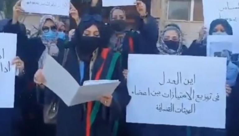 أعضاء الهيئات القضائية يتظاهرون في طرابلس