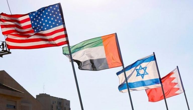 أعلام الإمارات وإسرائيل والبحرين وأمريكا
