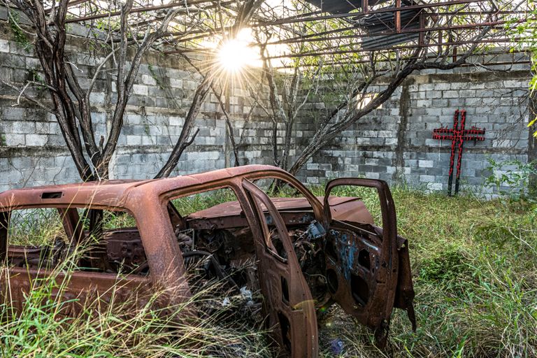 قبر الفتاة الشابة المقتولة كارين