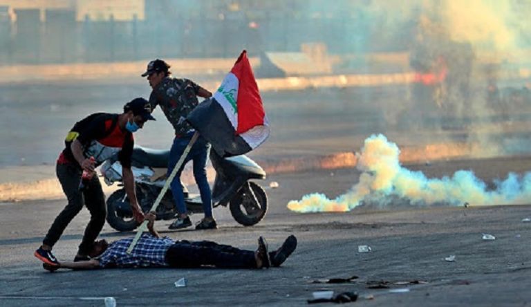 متظاهرون في بغداد يطالبون بمحاربة الفساد - أرشيفية