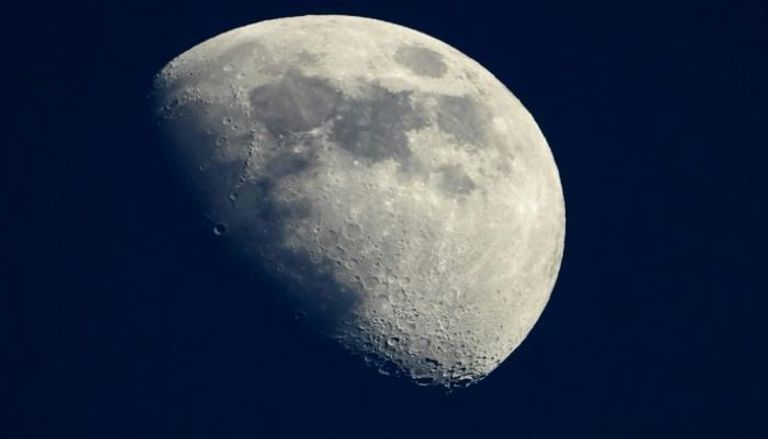 صورة للقمر التقطت من مدينة كان الفرنسية