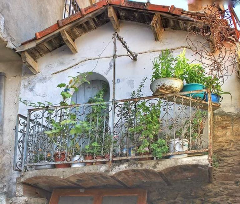 قرية بني يني الجزائرية الواقعة بمنطقة القبائل قرية بني يني الجزائرية الواقعة بمنطقة القبائل