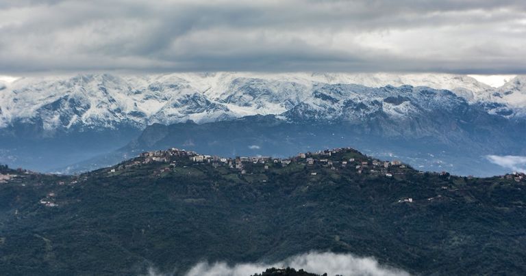 قرية بني يني الجزائرية الواقعة بمنطقة القبائل قرية بني يني الجزائرية الواقعة بمنطقة القبائل