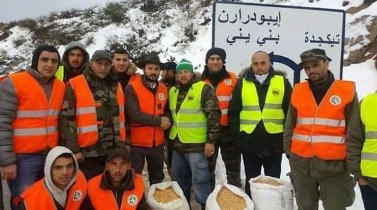 نثر الحبوب عادة أمازيغية قديمة بالجزائر لإنقاذ الطيور مع تساقط الثلوج