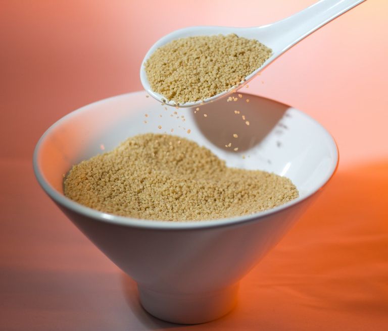 حبات الكسكسي طبق الكسكسي يصنف ضمن التراث العالمي من قبل اليونسكو