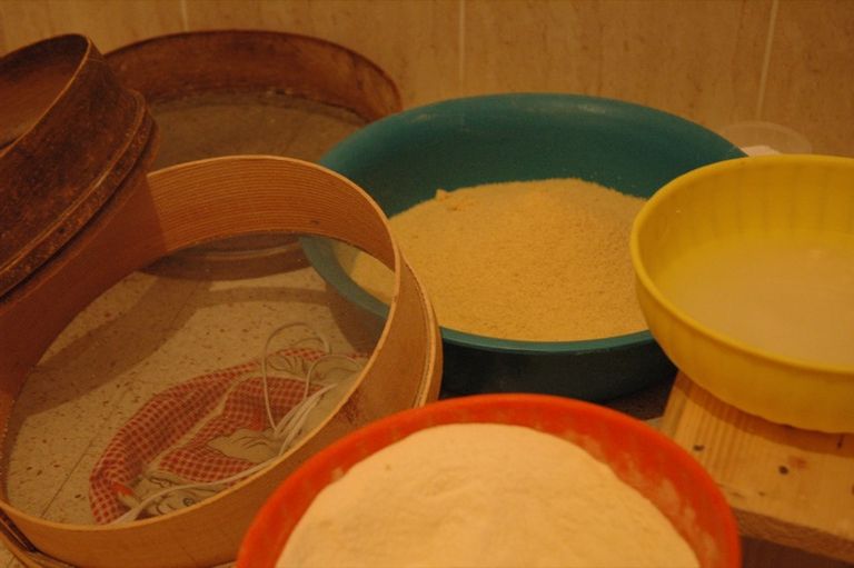 طريقة تحضير حبات الكسكسي طبق الكسكسي يصنف ضمن التراث العالمي من قبل اليونسكو