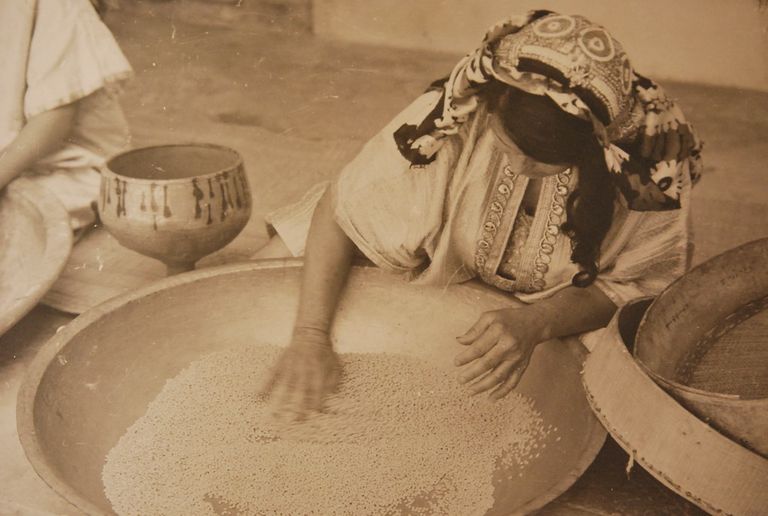 طريقة تحضير حبات الكسكسي طبق الكسكسي يصنف ضمن التراث العالمي من قبل اليونسكو