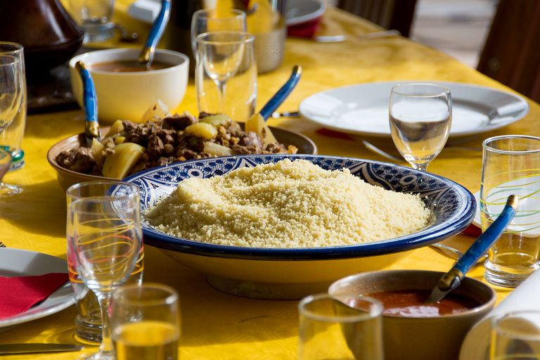 طبق الكسكسي التقليدي الجزائري طبق الكسكسي يصنف ضمن التراث العالمي من قبل اليونسكو