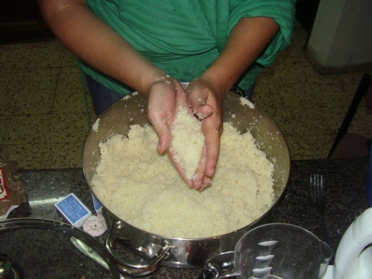 طريقة تحضير حبات الكسكسي طبق الكسكسي يصنف ضمن التراث العالمي من قبل اليونسكو