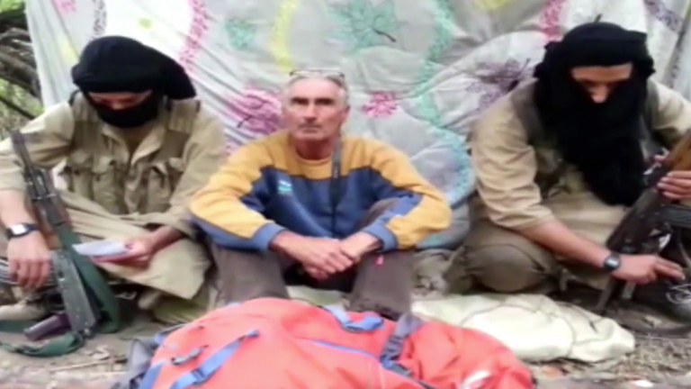 الرهينة الفرنسي الذي أعدمه "جند الخلافة" التابع لتنظيم داعش بالجزائر سنة 2015 مقر وزارة الدفاع الجزائرية - أرشيفية